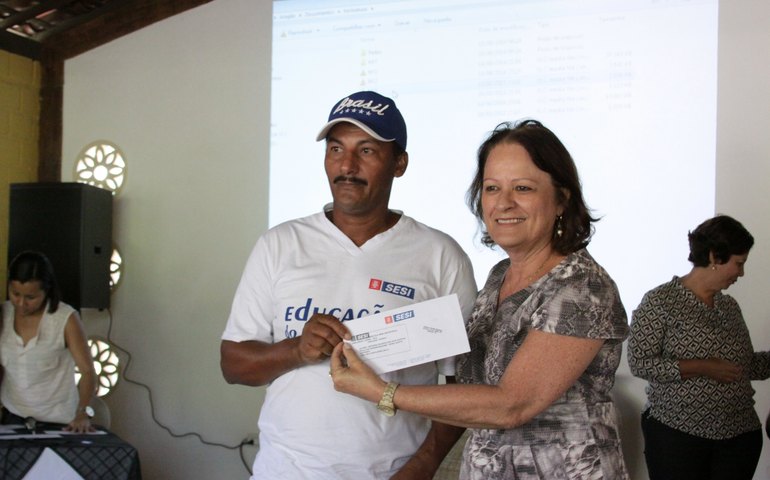 Sesi e usina transformam vidas com Educação de Jovens e Adultos