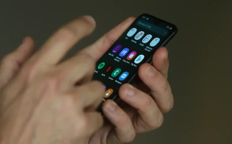 Grupos usam memes e manuais para espalhar extremismo nas redes sociais