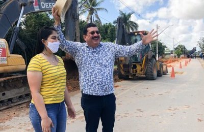Gilberto Gonçalves vistoria obra da principal avenida de Rio Largo 