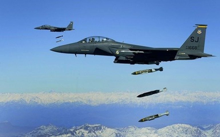 EUA e Reino Unido lançam ataques aéreos contra rebeldes Huthis no Iêmen