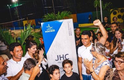 JHC entrega praça no José Tenório e amplia espaços de convivência social em Maceió