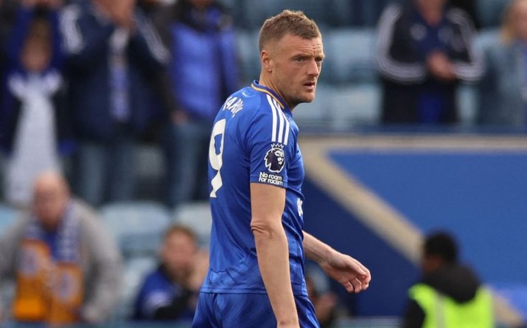 Leicester anuncia saída de Jamie Vardy e exalta atacante: 'Nosso maior jogador'