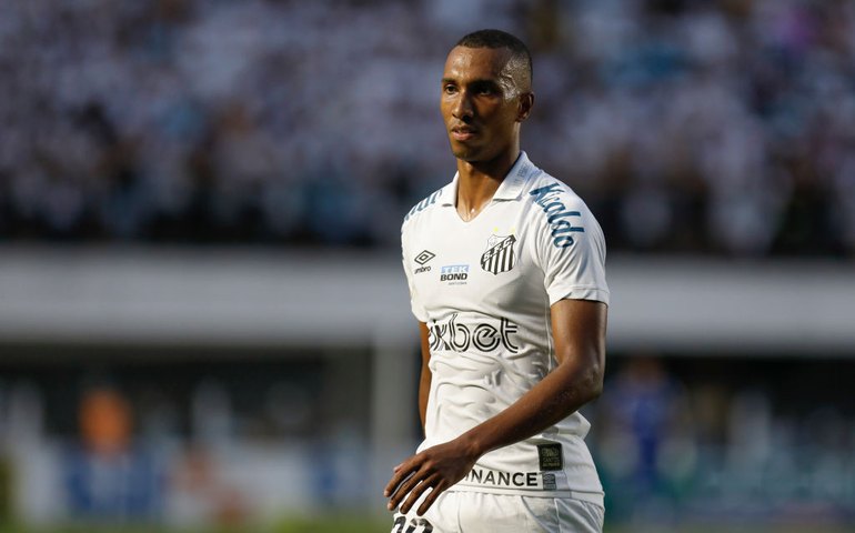 Lucas Braga diz que foco do Santos é na parte de cima da tabela: &#8216;Dá para sonhar&#8217;