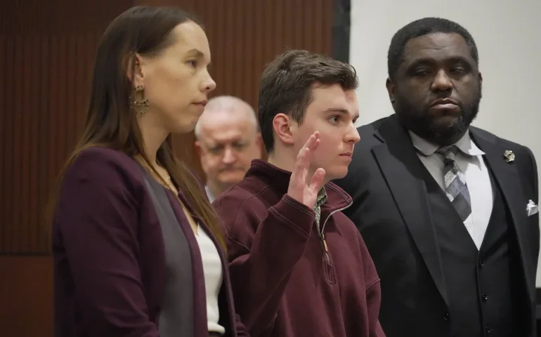 Adolescente se declara culpado de tiroteio em massa na Carolina do Norte que matou 5 pessoas