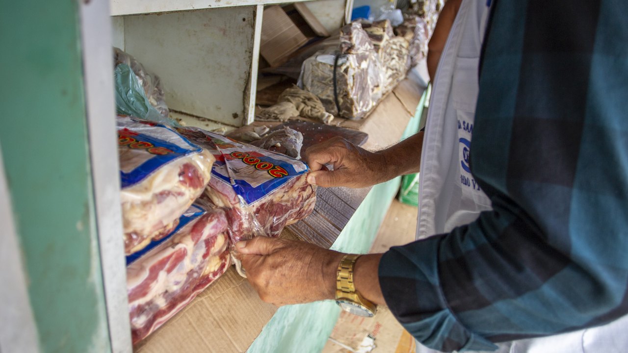 Mercado da Produção: Vigilância Sanitária de Maceió apreende meia tonelada de alimentos impróprios para consumo