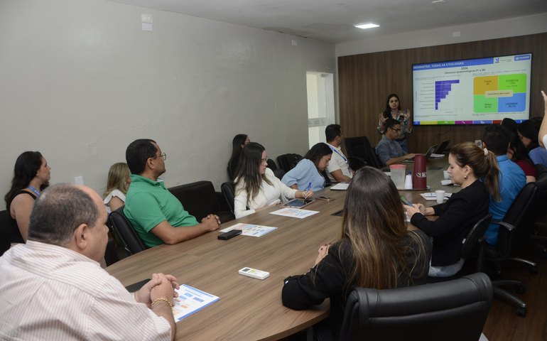 Gestores da Sesau se reúnem com técnicos municipais para discutir casos de meningite em Maceió