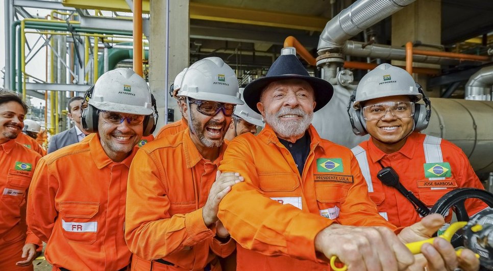 Lula em visita à petrobrás. Fonte: Internet
