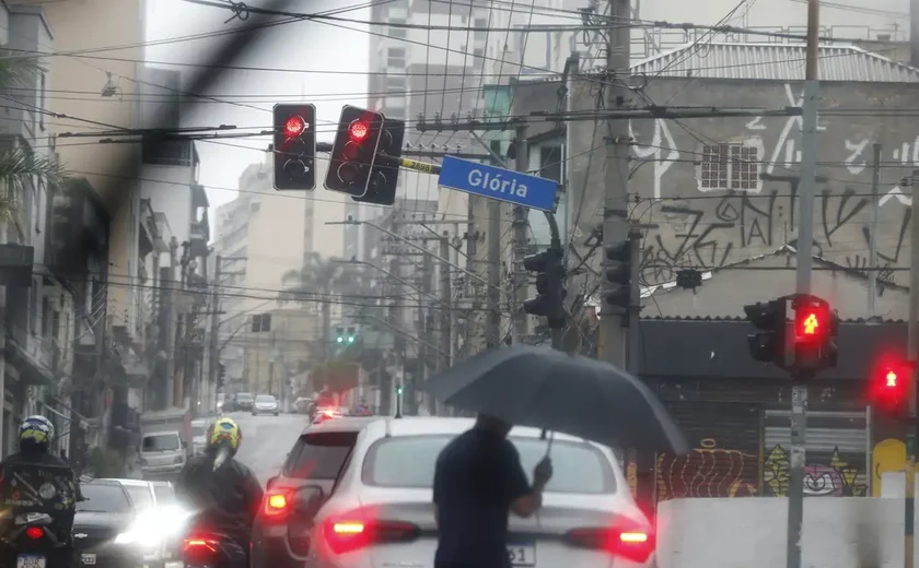 SP tem previsão de chuva forte e rajadas de vento por influência de ciclone