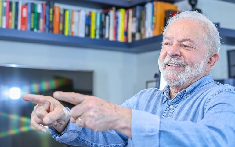 Lula: O país precisa de um governo forte que cuide do povo com carinho, chamego e cafuné