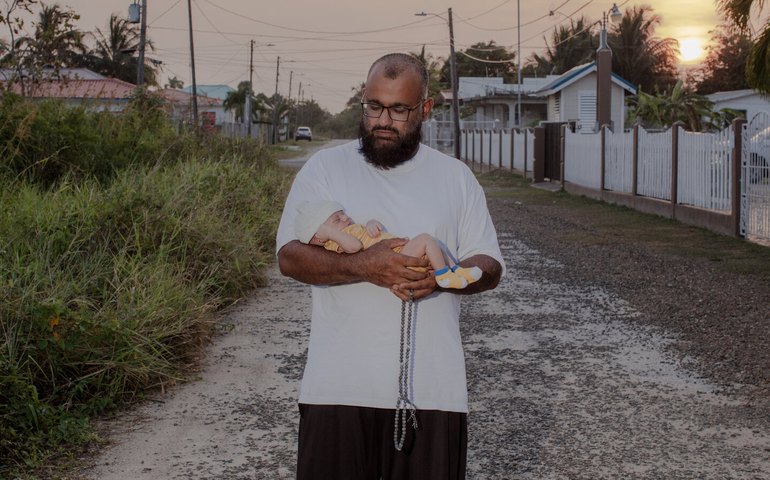 Um ano após ser libertado, ex-prisioneiro de Guantánamo, antigo mensageiro da al-Qaeda, vive nova vida em Belize