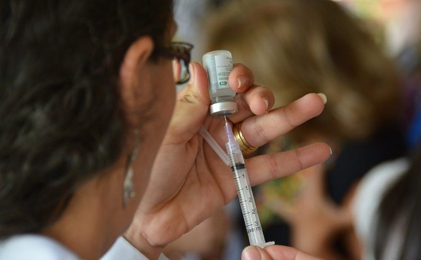 Caminhoneiros e agentes portuários podem se vacinar contra a Gripe a partir de 16 de abril