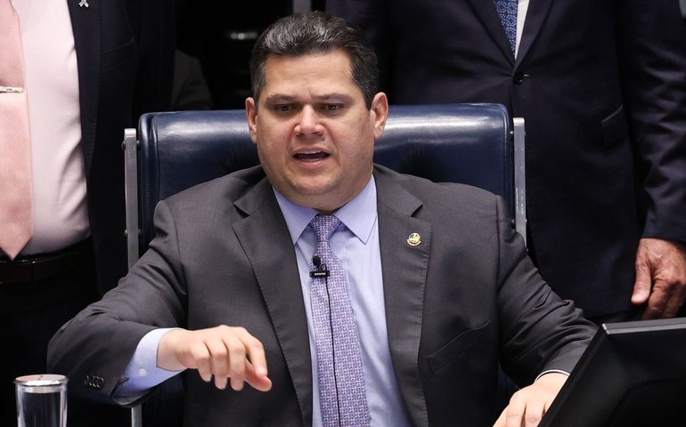 Alcolumbre critica decisão de Gilmar Mendes sobre impeachment no STF