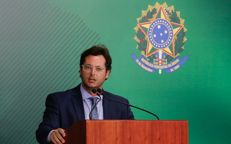 Atuação em empresa causa desgaste a chefe da Secom