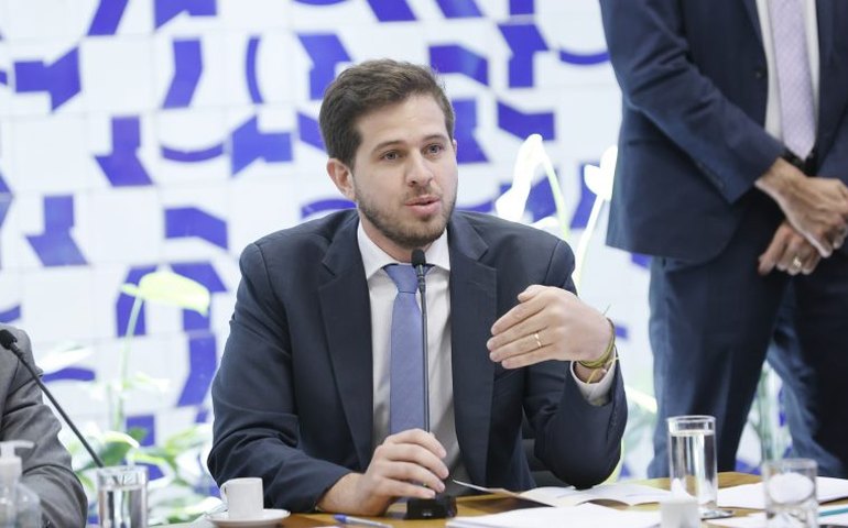 Projeto que amplia licença-paternidade para até 30 dias pode ser votado na próxima semana