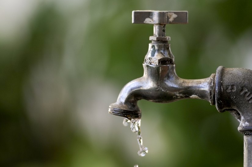 Casal trabalha para restabelecer abastecimento em Palmeira dos Índios