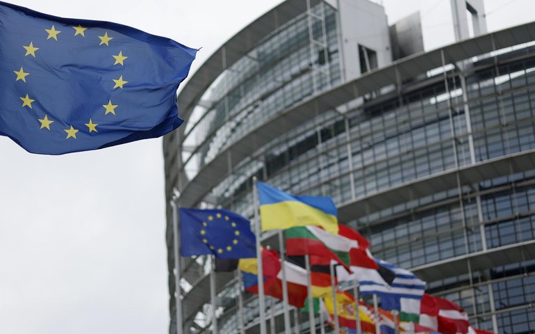 Analista alemão explica por que os políticos da Europa estão presos em 'autismo político'