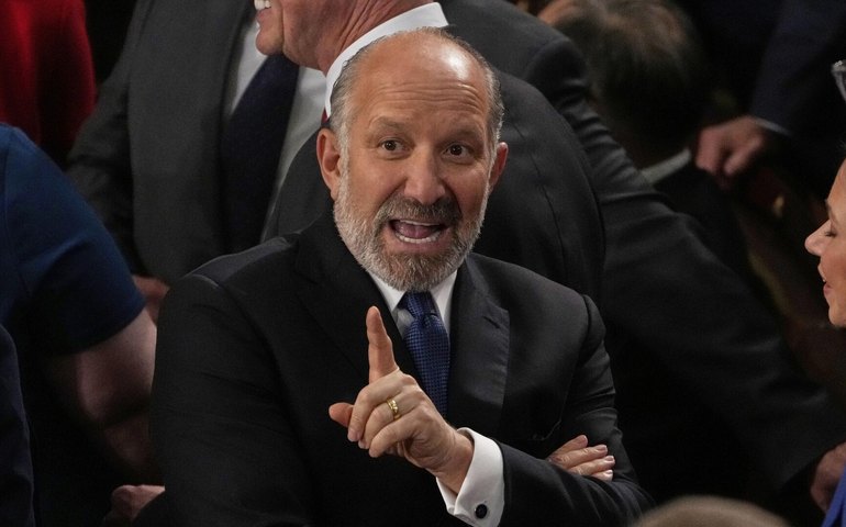 Trump pode anunciar alívio tarifário parcial para Canadá e México, segundo secretário de Comércio