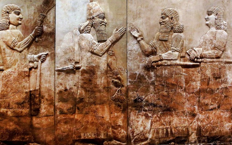 Relevo monumental é descoberto em palácio na antiga capital do Império Assírio (FOTOS)
