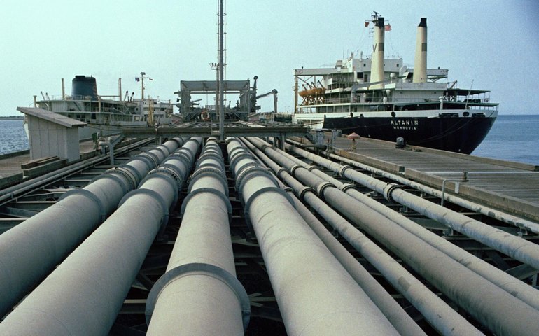 Especialista avalia que ataques dos EUA à ilha petrolífera de Kharg seriam 'suicídio econômico'