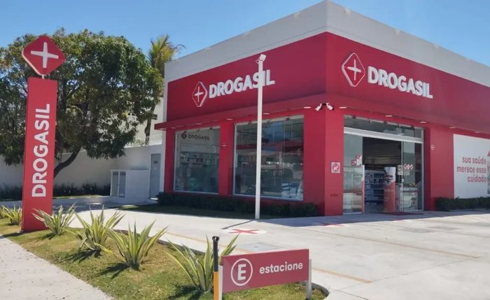 A Drogasil, rede de farmácias da RD Saúde, inicia campanha promocional inédita de selinhos com foco em  Alagoas