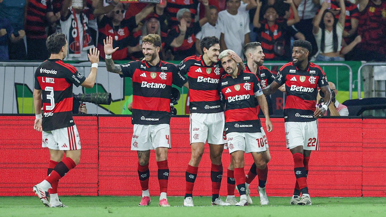 Flamengo elimina Cruzeiro e mantém vivo sonho do penta