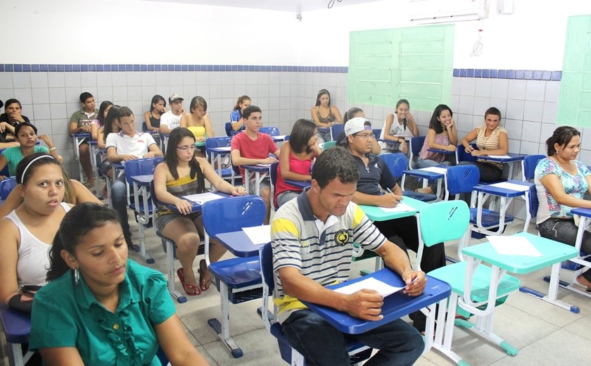 Cursinho preparatório beneficia alunos em Boca da Mata