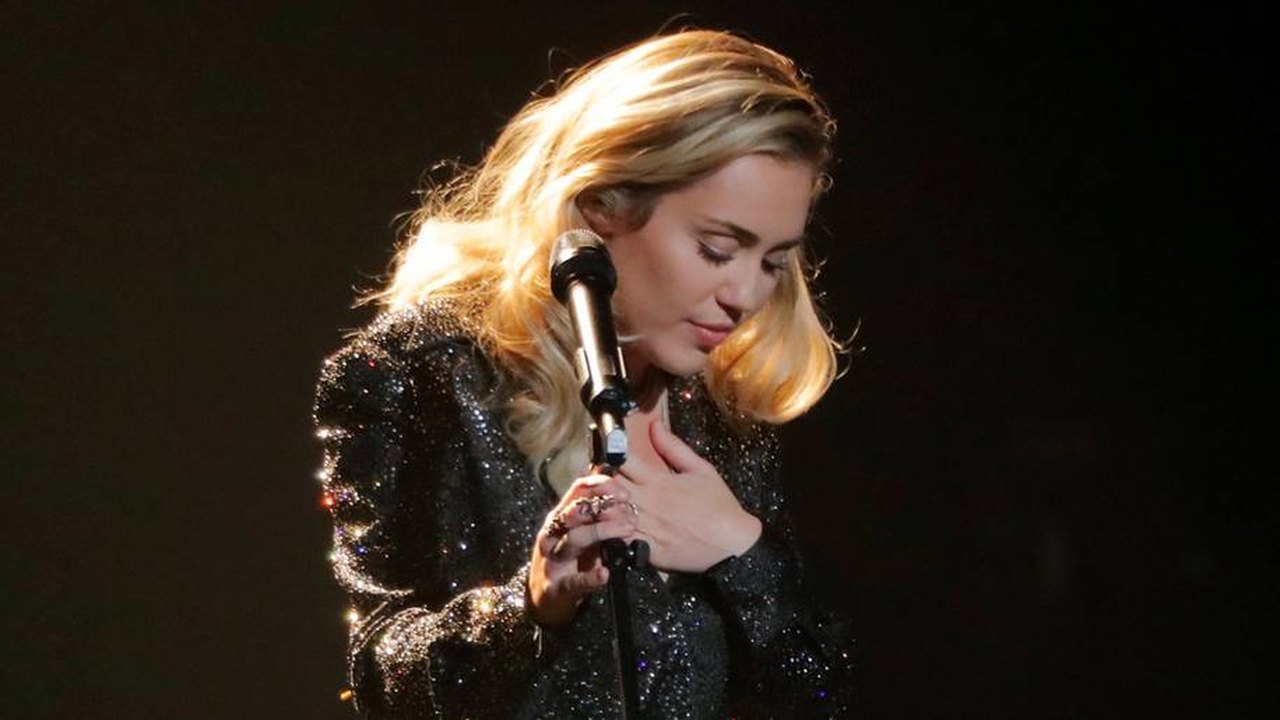 Confirmada no Lollapalooza, Miley Cyrus mostra ensaio de ‘Fly On The Wall’