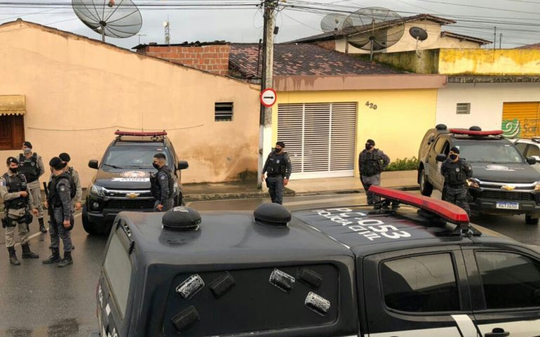 Operação prende integrantes de facção criminosa acusados de homicídio em Branquinha-AL