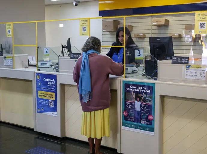 Mais de 488 mil aposentados foram aos Correios contestar descontos