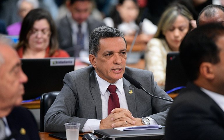 Projeto regulamenta indenização ao trabalhador demitido sem justa causa