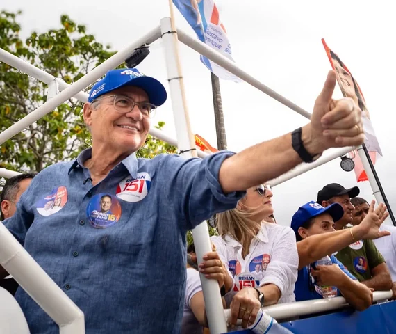 Renan Calheiros dispara como 1º voto e sai na liderança pelo Senado em Alagoas, confirma pesquisa