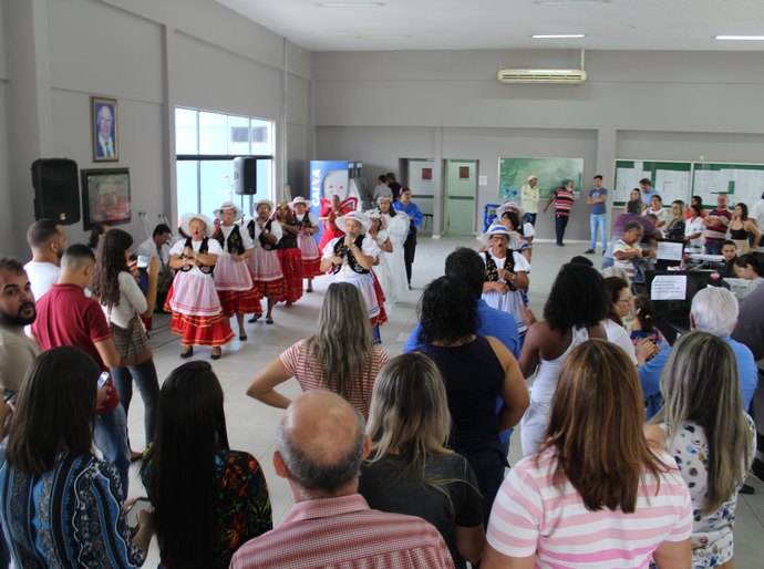 Pastoril da AAPIAR realiza apresentação natalina e emociona servidores municipais