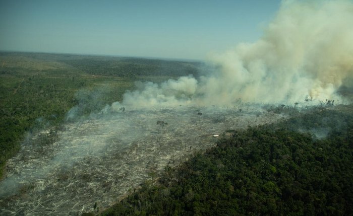 A mesa redonda irá debater o tema  "As Mudanças Climáticas e os Desastres Ambientais"