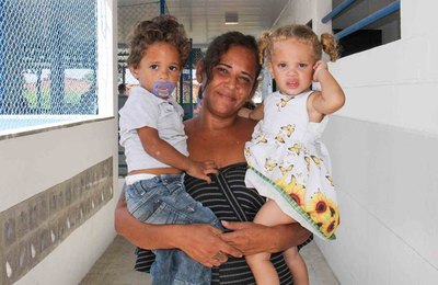 Família garante documentos em Maceió após perder tudo em incêndio