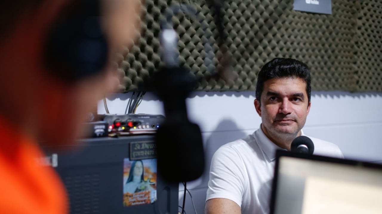 “Sou ficha-limpa. Não respondo a processos criminais, fiz uma gestão transparente em Maceió”, dispara Rui Palmeira em entrevista no sertão alagoano
