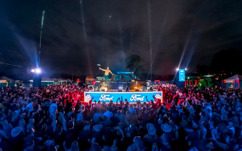 Com ingressos esgotados, Fernando e Sorocaba levam o Churrasco On Fire a Piracicaba pelo quarto ano consecutivo