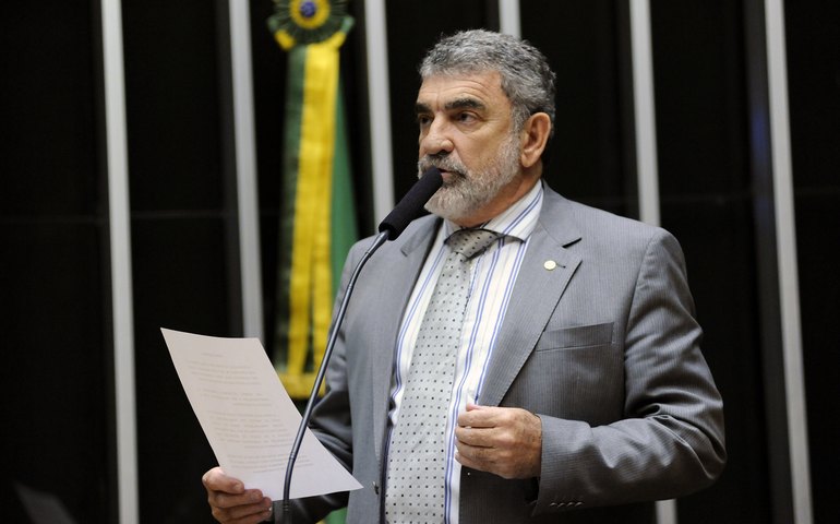 Comissão discute embarque em aviões de passageiros armados
