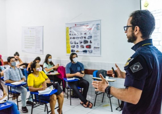 Segunda etapa do CNH Social tem aulas sobre Código de Trânsito, meio ambiente e mecânica