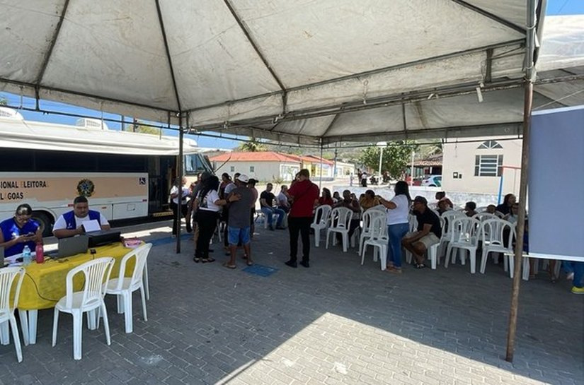 Em parceria com a Defensoria Pública, ônibus itinerante do TRE atende 163 pessoas quilombolas em Pariconha