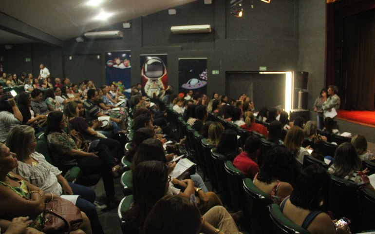 Arapiraca ultrapassa média do Ideb e escolas do município são homenageadas