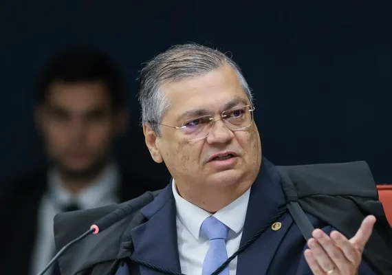 Dino suspende multa de R$ 1 milhão por dia contra professores do DF