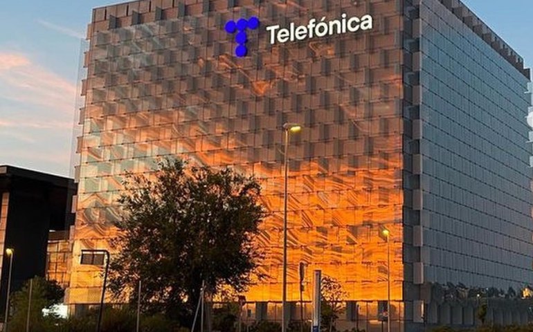 Telefónica sofre forte queda no lucro do 3ºtri, com desvalorização do real e baixa contábil