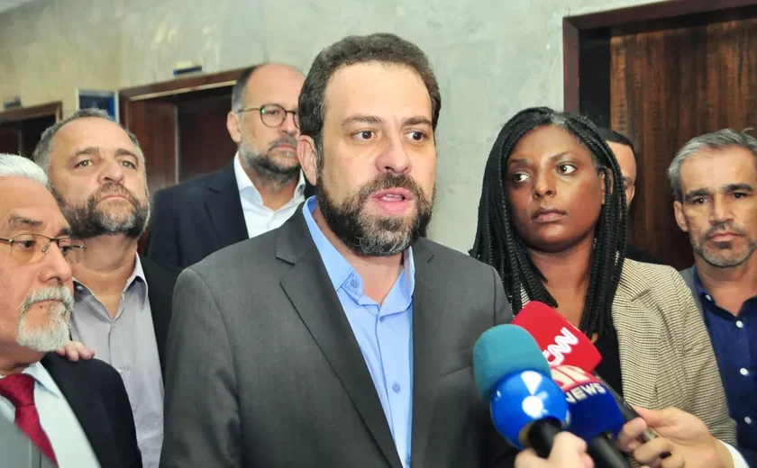 Boulos apresenta plano de governo e propõe 'casas do trabalhador de aplicativo' em SP