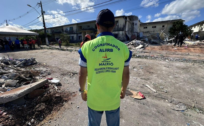 Autarquia de Limpeza Urbana conclui limpeza em área de desabamento no Conjunto Maceió 1