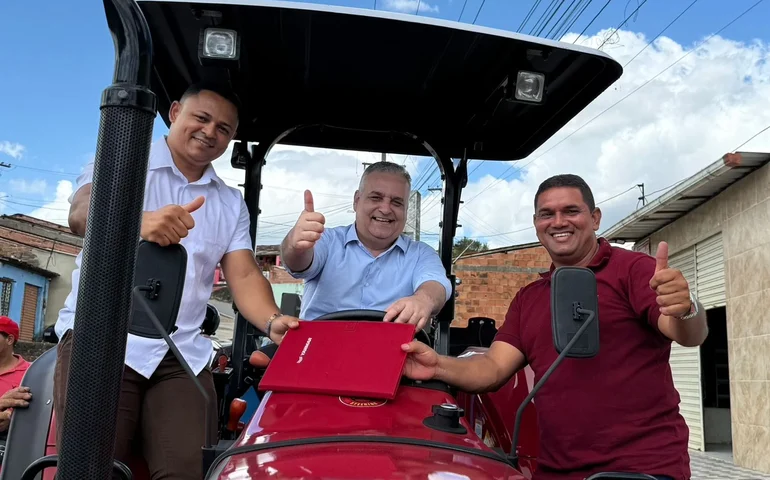 Em Joaquim Gomes, Alfredo Gaspar realiza entregas para agricultura familiar e assistência social e destina emenda R$ 514 mil ao município