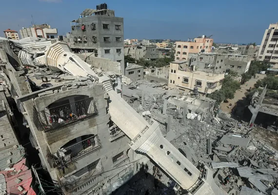 Israel bombardeia centro de Gaza e tanques avançam em Rafah