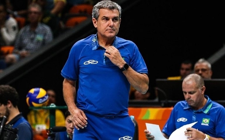 Zé Roberto vê Brasil nervoso, mas exalta vitória na estreia do Mundial de Vôlei
