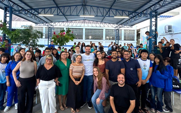 Chico Filho visita escolas no Benedito Bentes e Santa Lúcia que vão participar do programa Plenarinho