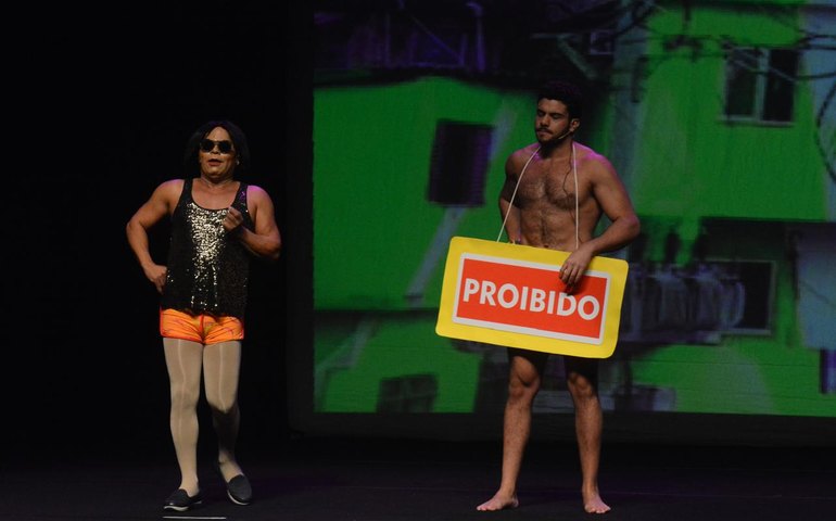 Peça “Cinderela em: toda cidade tem” chega a Maceió