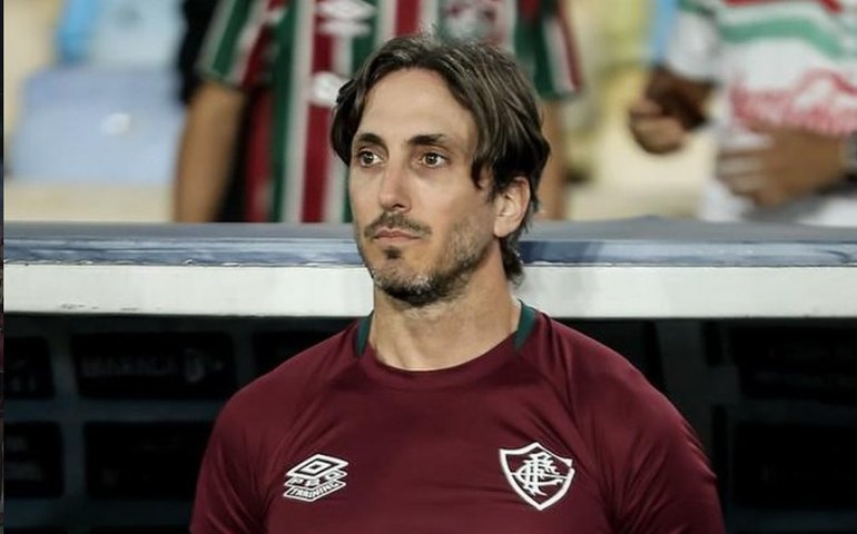 Zubeldía critica gramados sintéticos e alerta para aumento de lesões no Fluminense